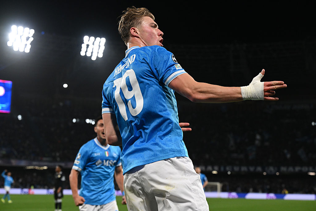 Il Cagliari per uscire dalla crisi, il Napoli per continuare a salire: il pronostico